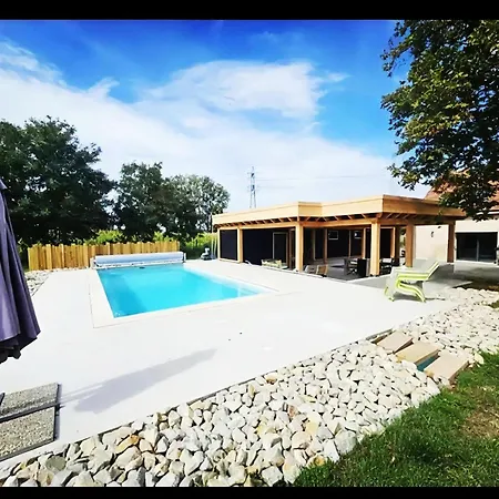 Maison 9 Personnes Pour Les événements Sportifs * Laigne-en-Belin